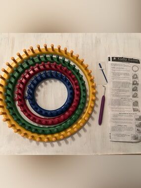 Knifty Knitter Round Loom Set - Multicolored